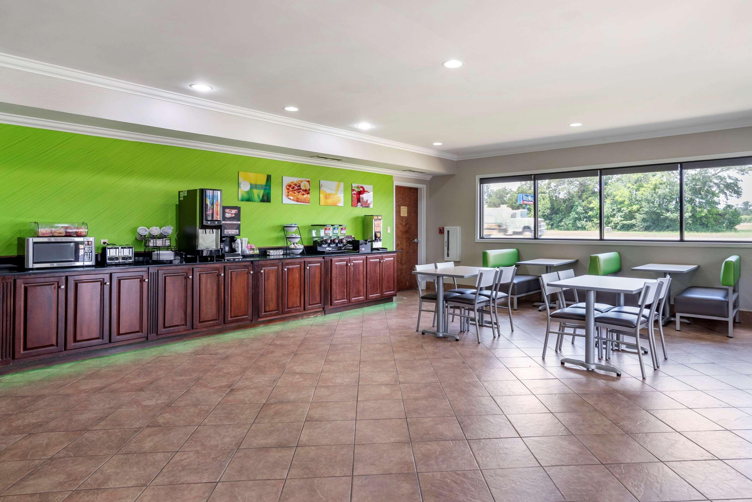 Quality Inn & Suites Demopolis Exterior photo